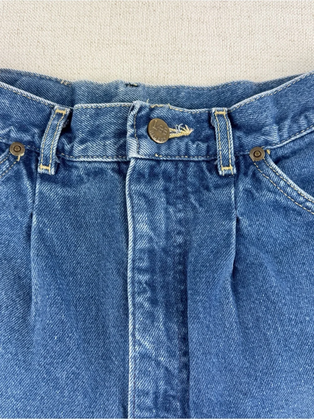 Lee high rise mom jeans pleated front Made in USA Vintage size 12 medium wash - Picture 8 of 16